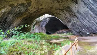 Деветашка пещера