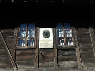 Паметна плоча на Иван Момчилов - Елена