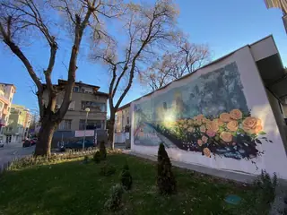 Графит с жълтите рози