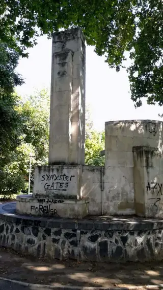 Паметник на Алеко Константинов - Пазарджик