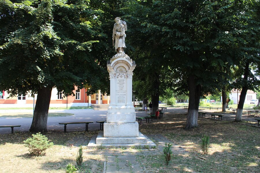 Паметник на загиналите във войните - Брегово