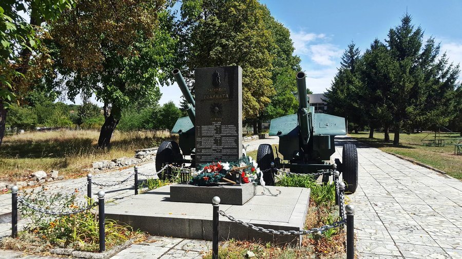 Паметник на загиналите за родината от Земенска община - Земен