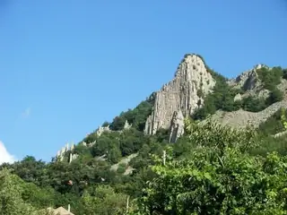 Скални образувания - Устрен