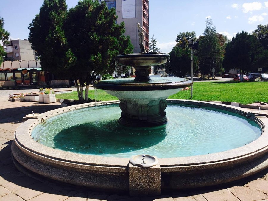 Фонтанът с чешмичките - Радомир