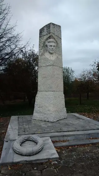 Паметник на Стоян Ганчев - с. Ракитница