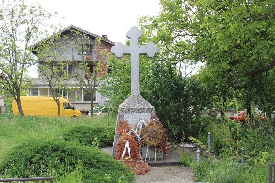 Паметник на румънските войници - Иново