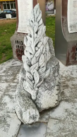 Паметник на загиналите във войните - Перущица