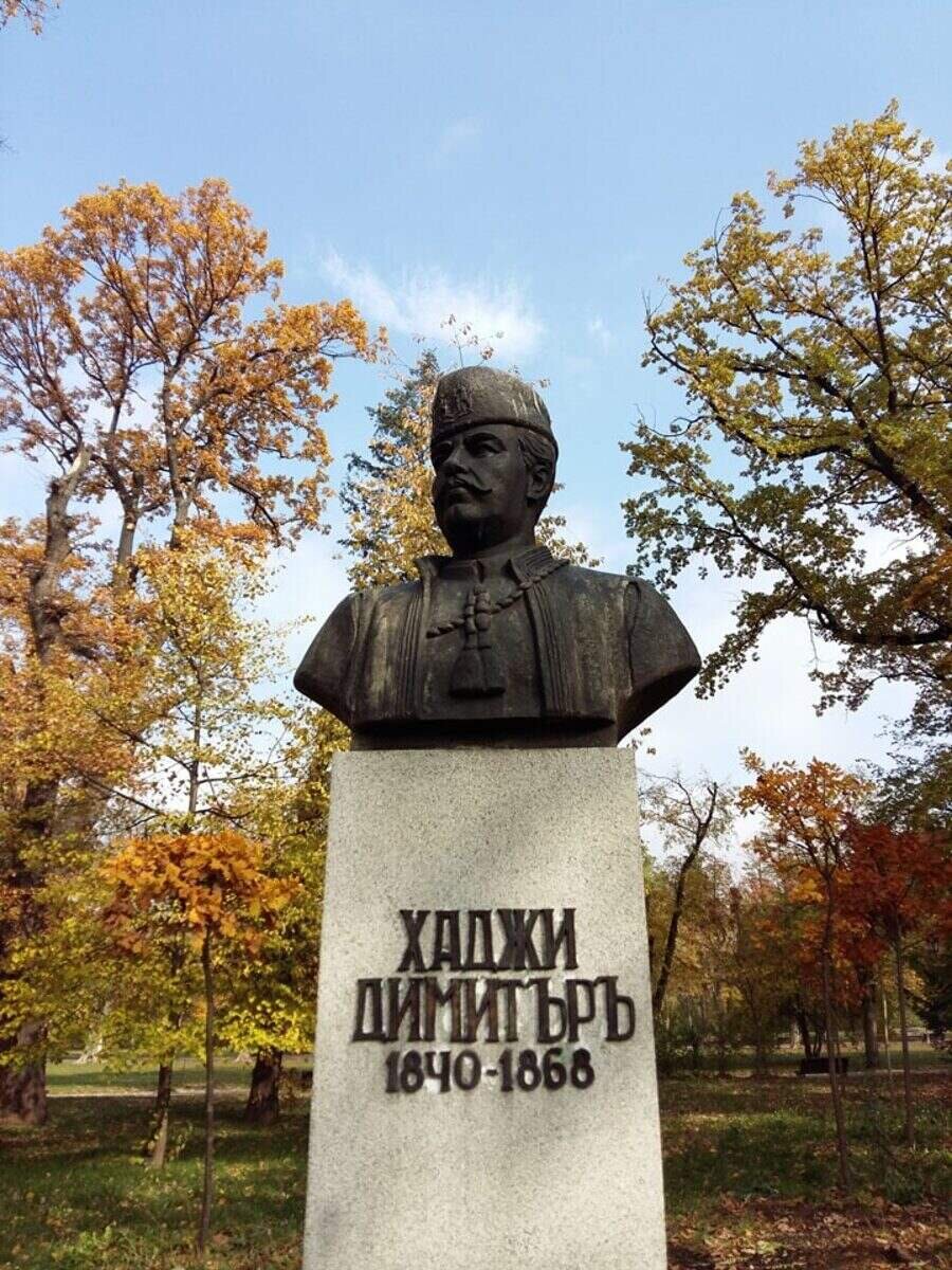 Бюст-паметник на Хаджи Димитър - София