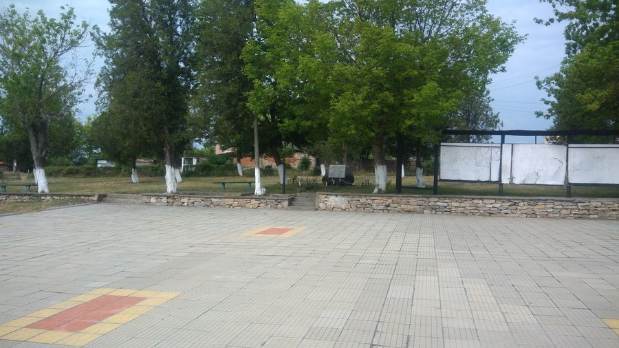 Централен площад - с. Научене