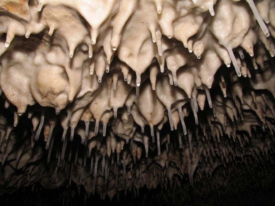 Цаконишка пещера