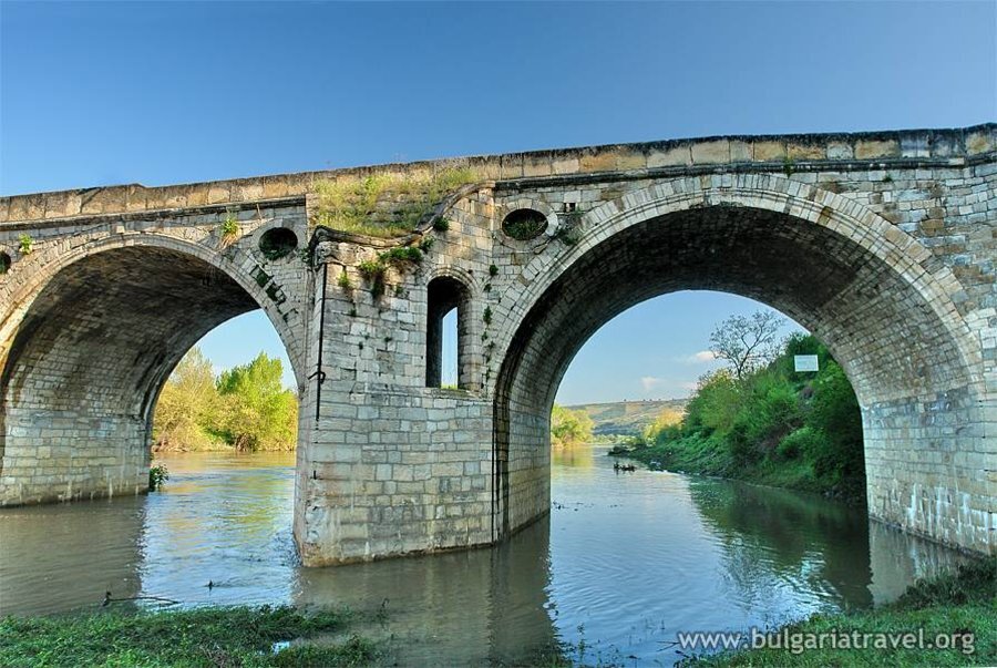 Мостът на Колю Фичето на река Янтра – Бяла — снимка