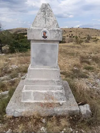 Паметник на капитан Марин Маринов