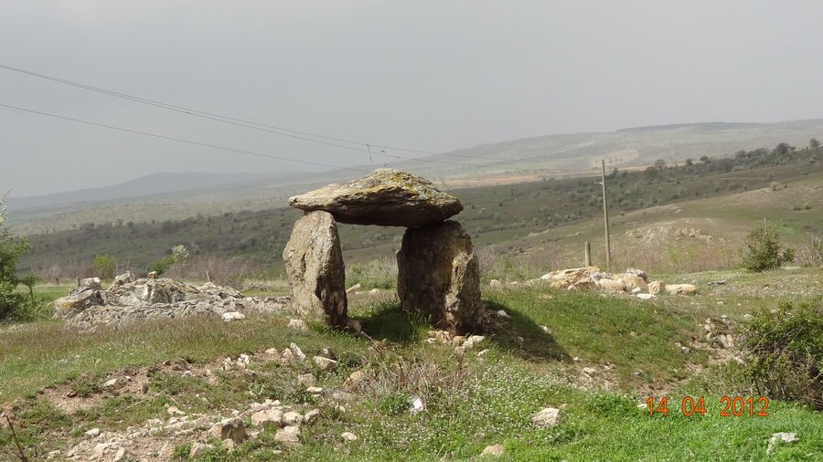 Долмен - Изворово