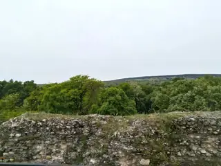 Южната крепостната стена и "Камилите" - Хисаря