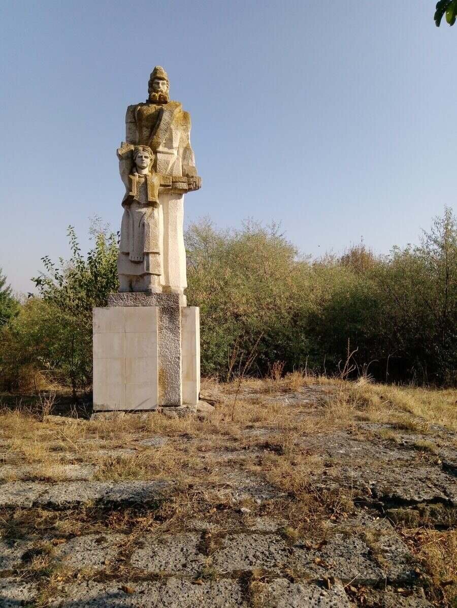 Паметник на руско-българската дружба - с.Тотлебен