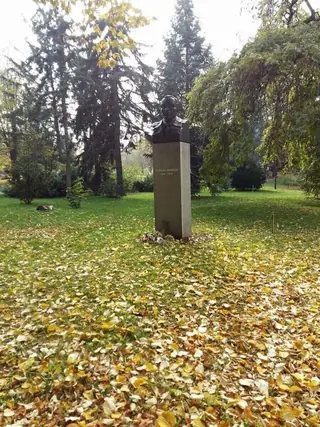 Паметник на Йордан Йовков - София