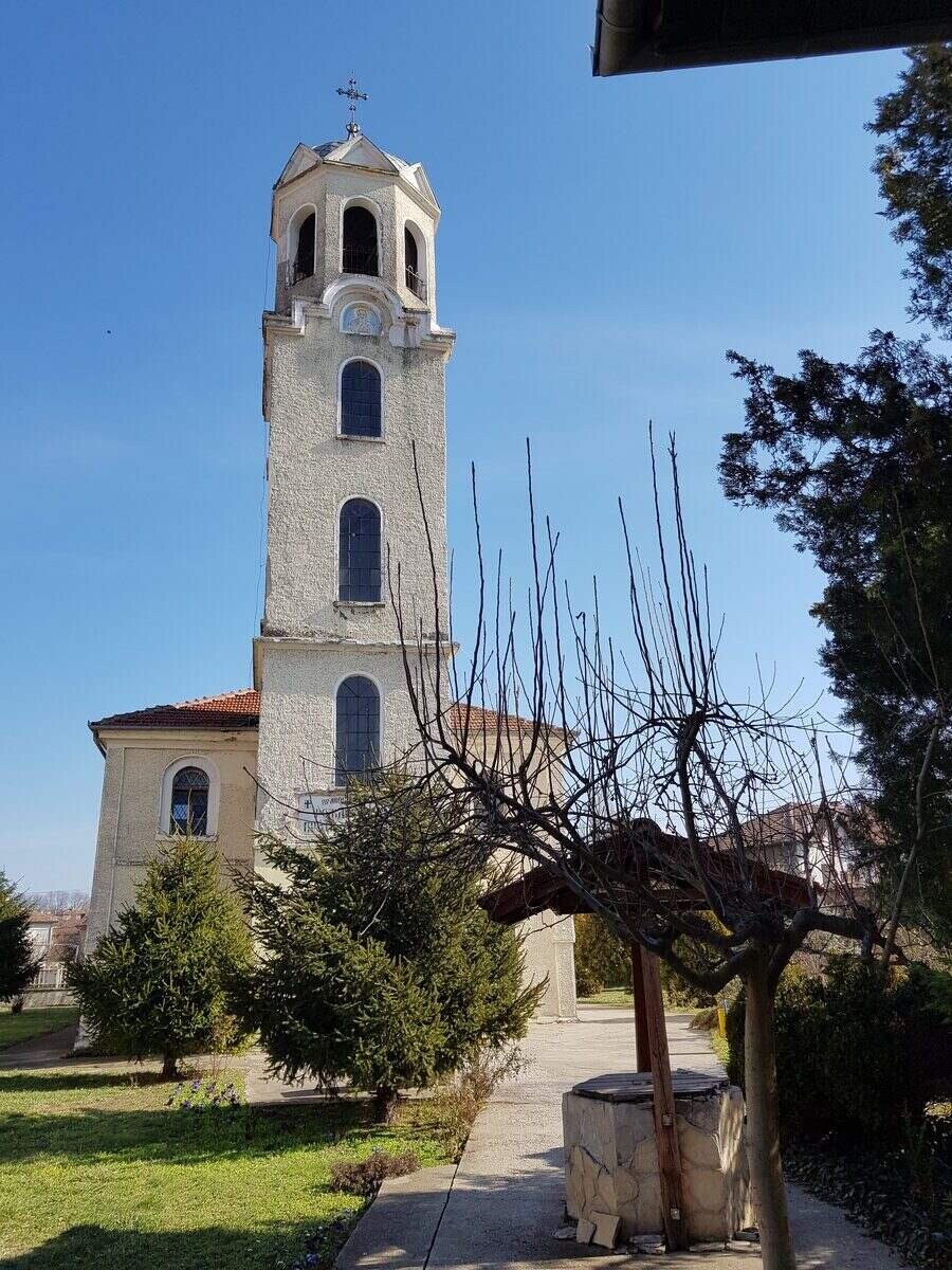 Храм "Рождество на Пресвета Богородица" - Павликени