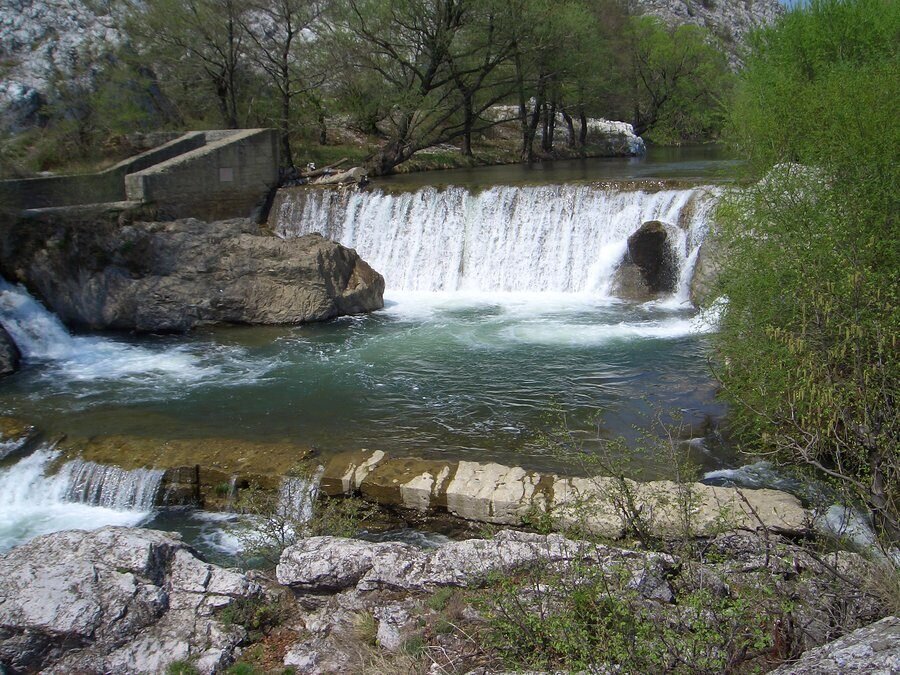 Меандрите на река Белинска