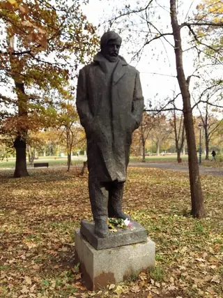 Паметник на Димчо Дебелянов - София