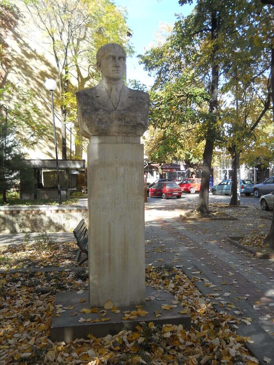 Паметник на Иван Изатовски (Вачо) - Берковица