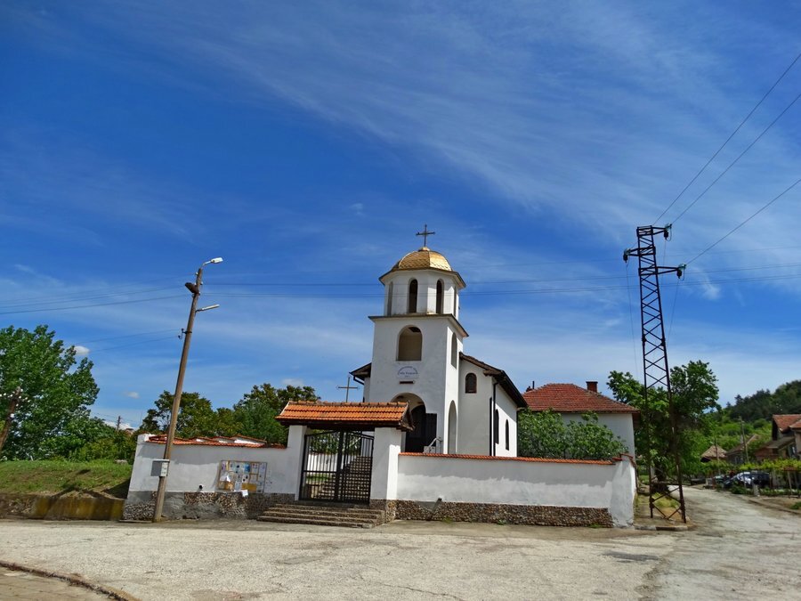 Църква "Свети Георги" - с. Долни Вадин