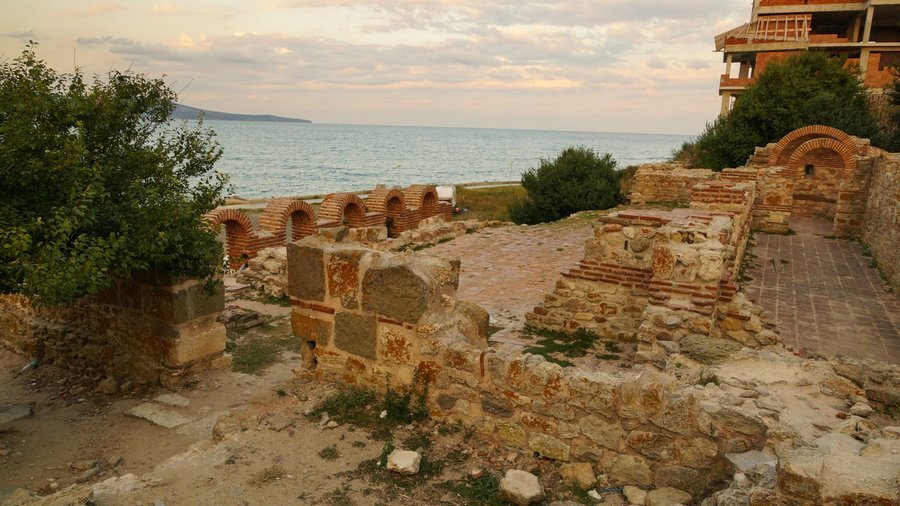 Базилика "Св. Богородица Елеуса" - Несебър