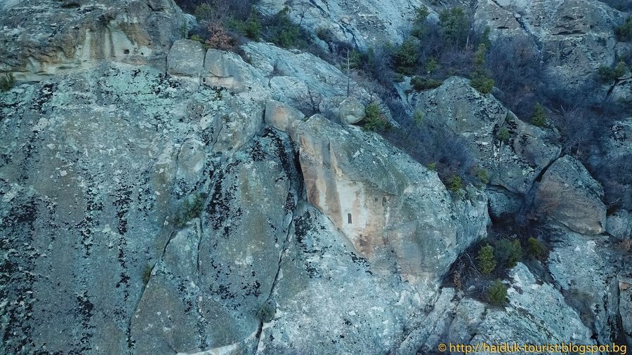 Скални ниши - с.Дойранци