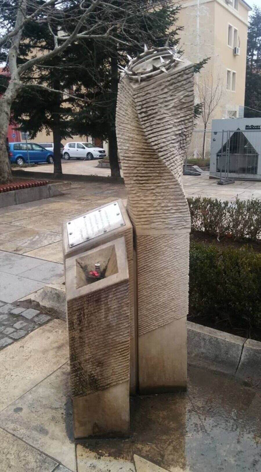 Мемориална чешма в памет на Дамян Дамянов - Сливен