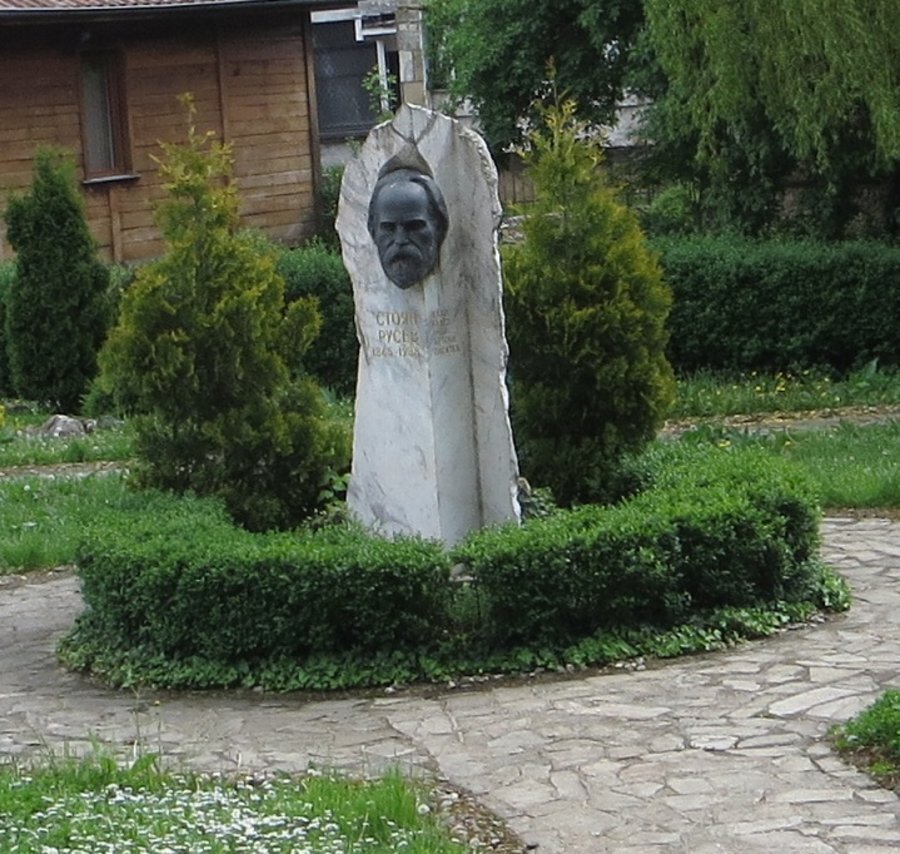 Паметник на Стоян Русев - Малко Търново