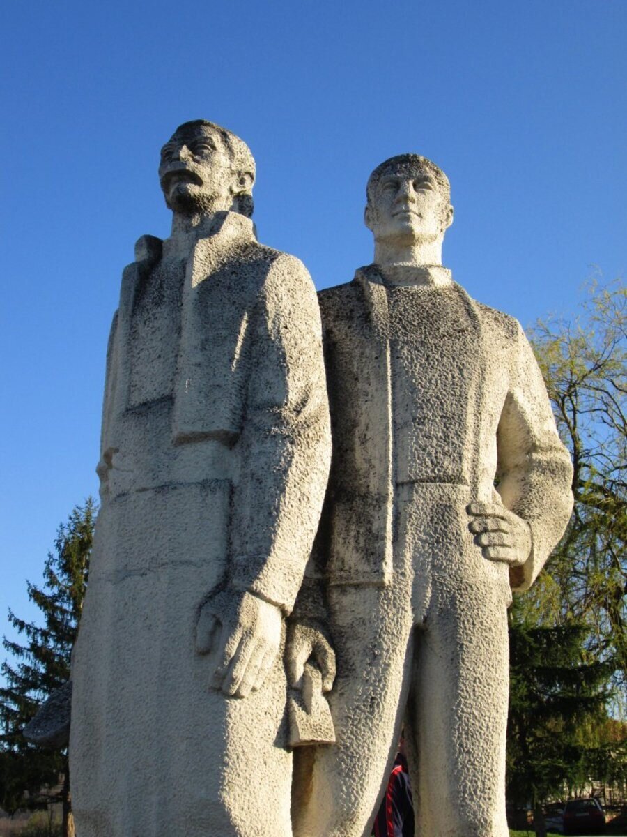 Паметник на дряновските строители