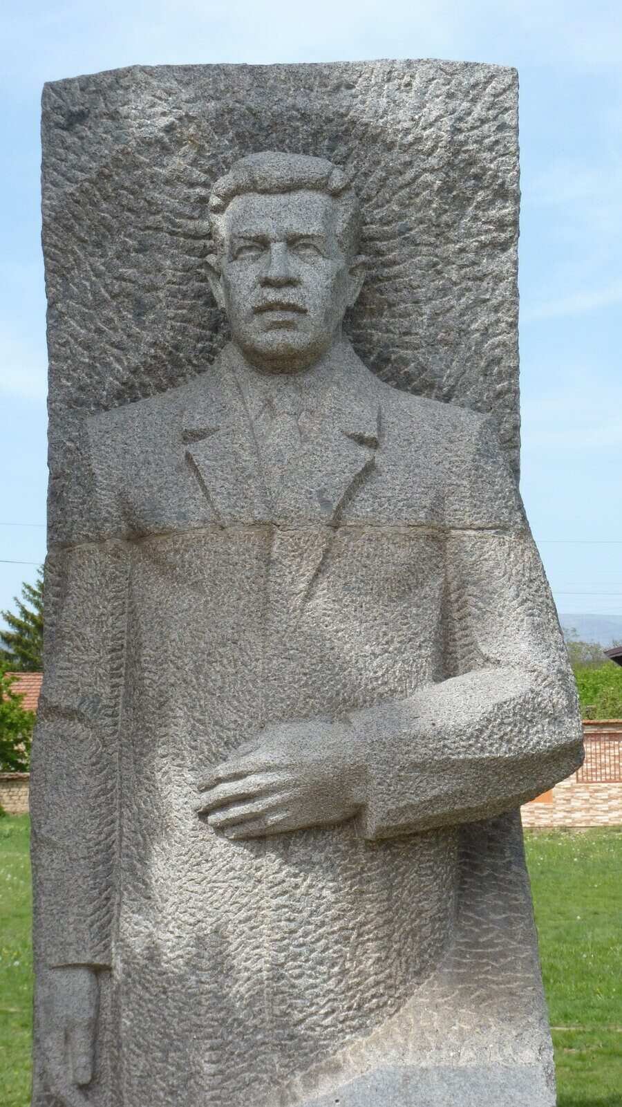 Паметник на Тоне Переновски - Столник