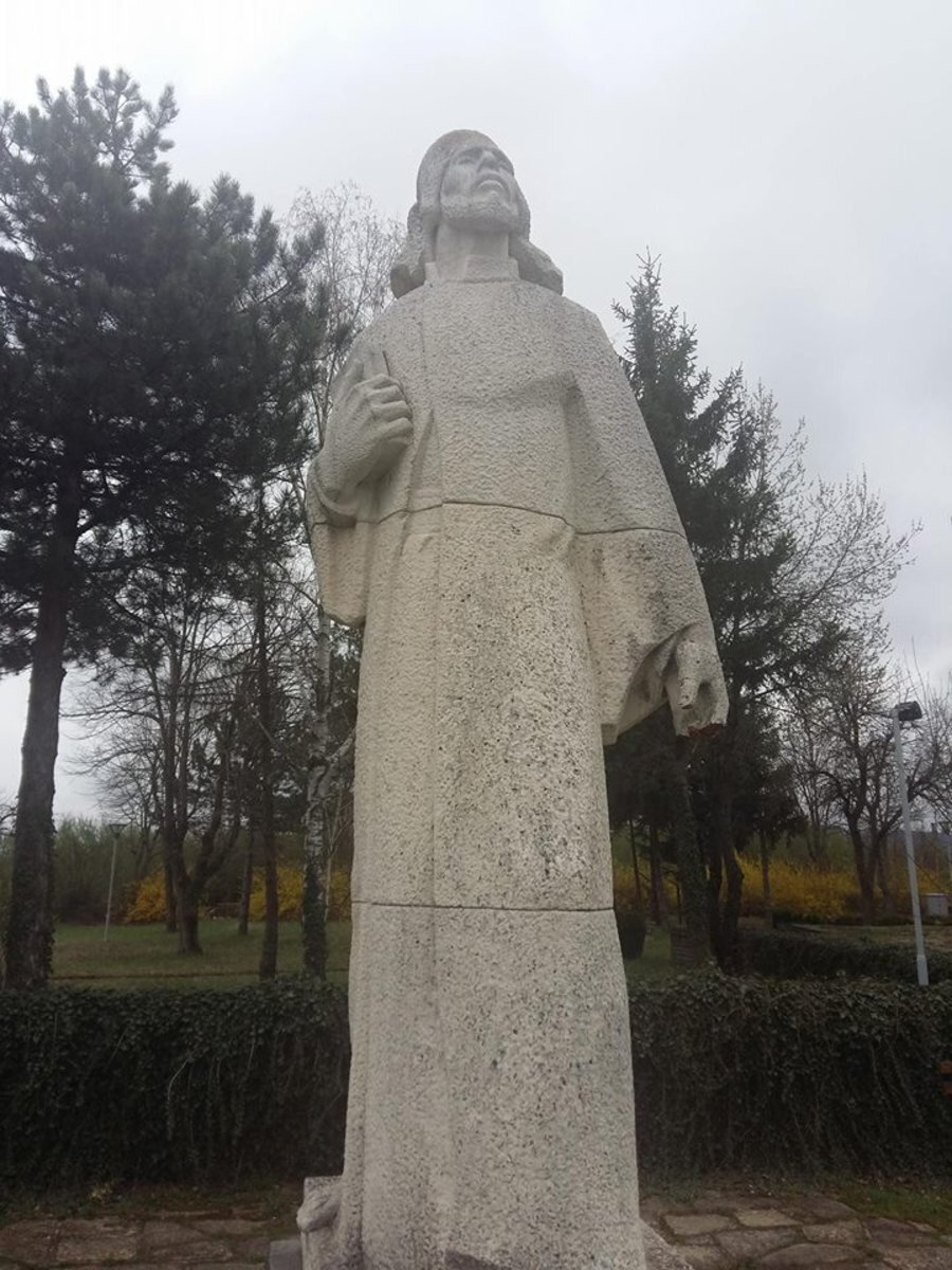 Паметник на отец Матей Преображенски - Ново село