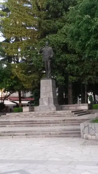 Паметник на Никола Вапцаров - Банско