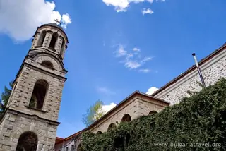 Църква "Св. Св. Константин и Елена" - Момчиловци