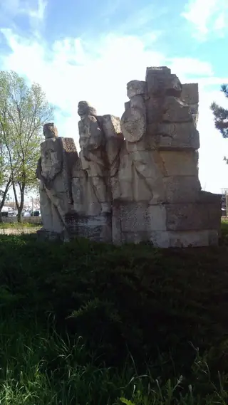 Монумент "Тримата братя" - Айтос