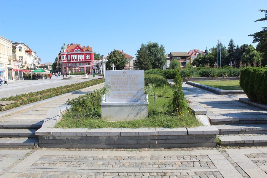 Паметни плочи на полковник Стефан Илиев - Лом