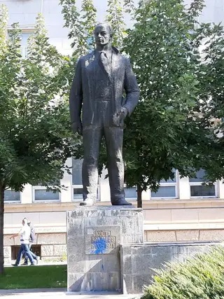 Паметник на Коста Златарев - Плевен