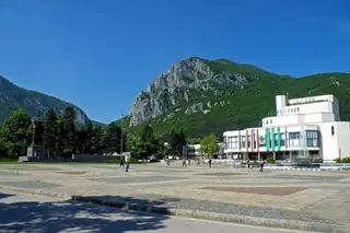 Драматично - куклен театър - Враца