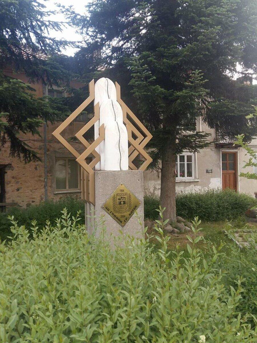 Паметник 40 години гр. Батак