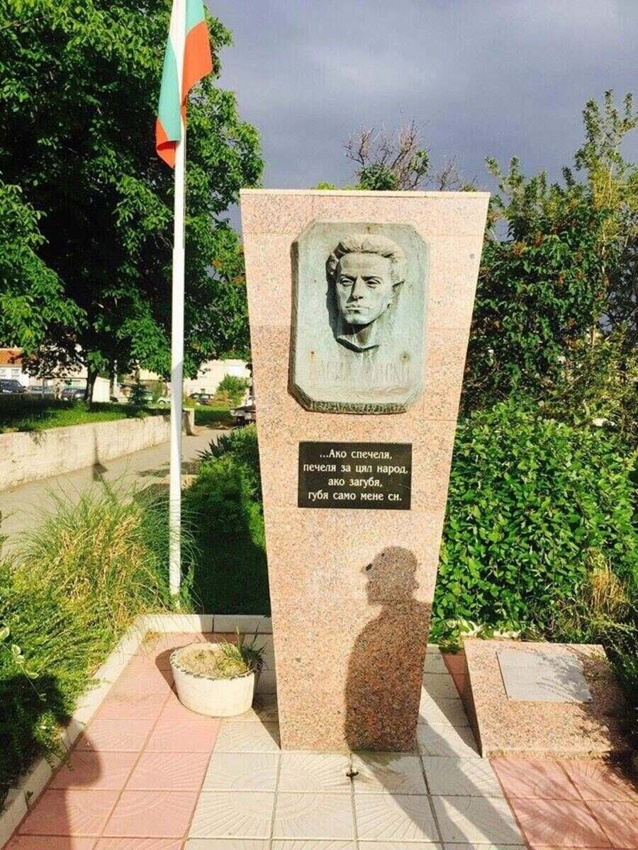 Паметник на Васил Левски - Сопот