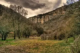 Скални образувания и пещери - Белeдие хан