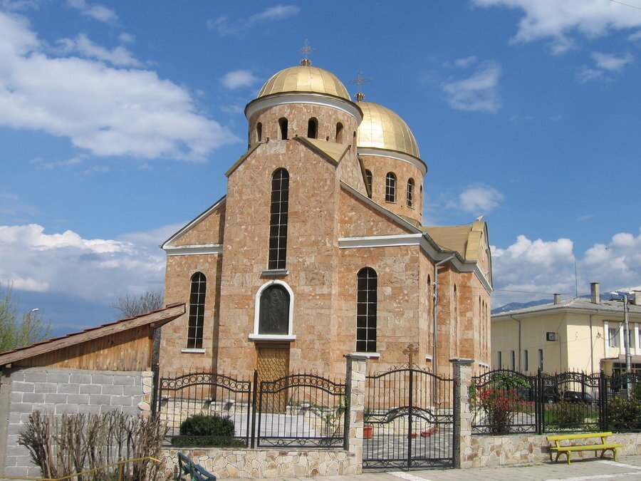 Църква "Св. Архангел Михаил" - Крупник