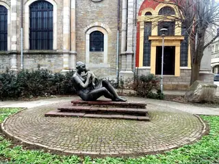 Паметник "Майчина грижа" - Габрово