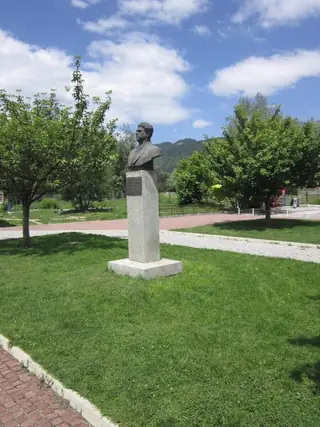 Паметник на Вълко Червенков - Златица