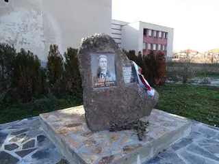 Паметна плоча на Васил Левски - с. Книжовник