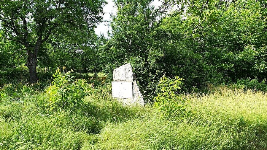 Паметник на Андон Костов