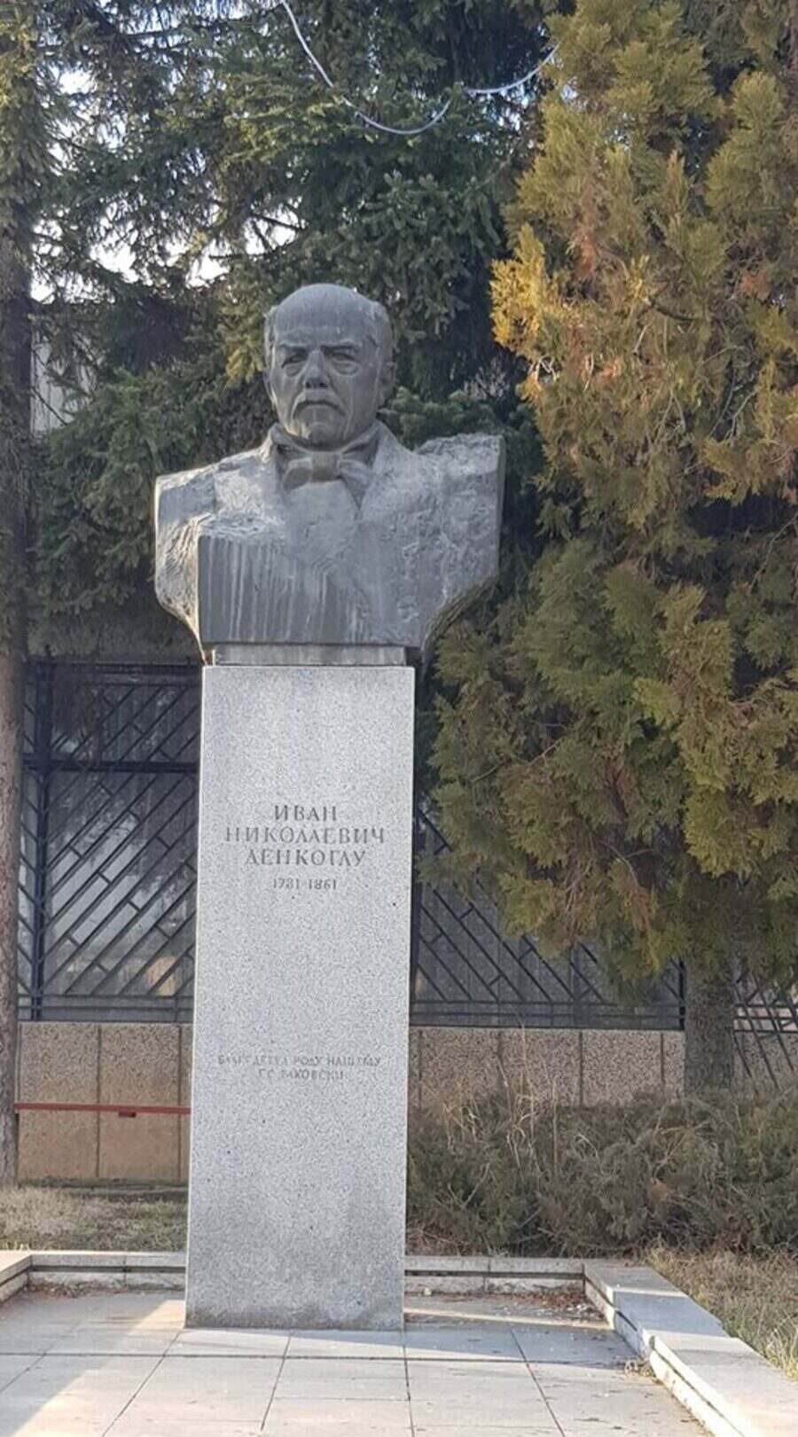 Паметник на Иван Николаевич Денкоглу - с. Балша