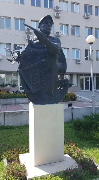 Паметник на Златю Бояджиев - Брезово