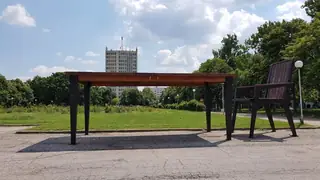 Големите маса и стол - Димитровград