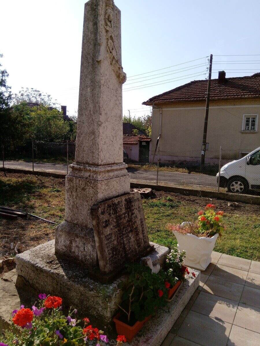 Паметник на загиналите във войните - с.Малчика — снимка